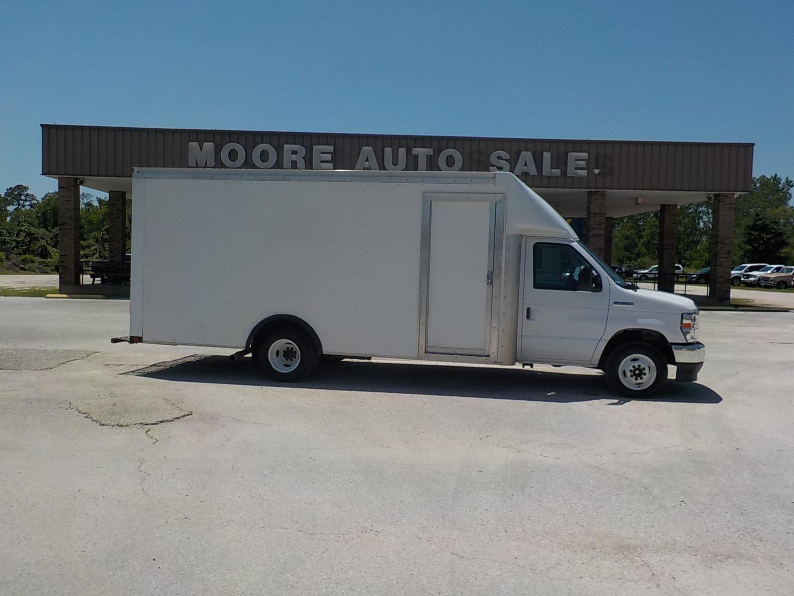 2022 White /Gray Ford Econoline (1FDWE3FK9ND) with an 7.3L V8 engine, AUTOMATIC transmission, located at 1617 W Church Street, Livingston, TX, 77351, (936) 327-3600, 30.710995, -94.951157 - LOW MILES!! If you're looking for a box van don't pass on this one!! It is ready for the BIG JOB!! This one is nice! - Photo #0